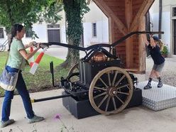 Alle Hebel in Bewegung setzen: Viele Objekte im Museum können bedient und erprobt werden.