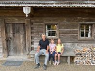 Beim Besuch des Franz Xaver Gruber Gedächtnishauses konnten Kinder Interessantes über den Komponisten erfahren und über das Leben zur damaligen Zeit.