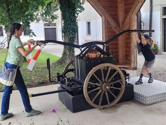 Alle Hebel in Bewegung setzen: Viele Objekte im Museum können bedient und erprobt werden.